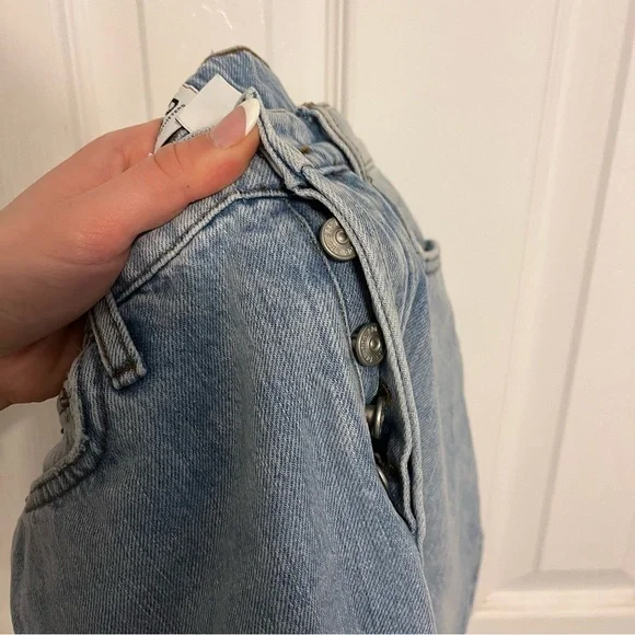 Urban Outfitters BDG High-Waisted Slim Straight Jean – Ripped Light Wash - Picture 8 of 9